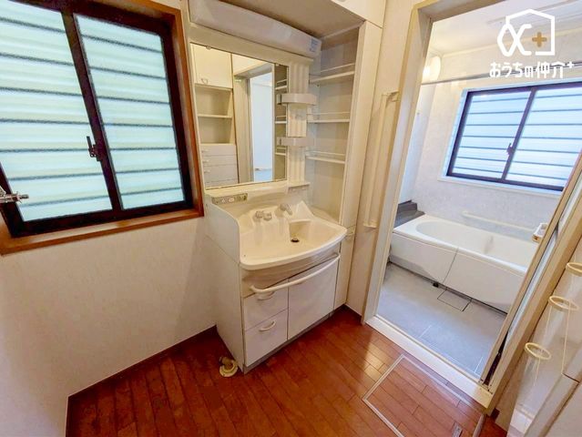 ���ʑ�E���ʏ� �`Wash room�`�傫�Ȑ��ʁ@�Ƒ��݂�Ȃ������g�����ʎ��B�Z�������ɂ͎g���₷�����ʂŁA�X�e�L�Ȉ���̃X�^�[�g������܂��傤�B