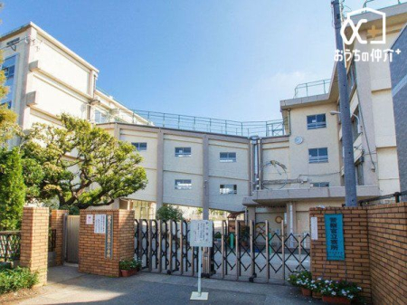 ���ӊ� ���n�旧����񏬊w�Z �k��9���B���a18�N�Ɨ��J�Z�B������765�l(�ߘa4�N���_) �u���(�����ɂ��傤)�v�Ƃ������O�Őe���܂�Ă��܂��B 670m