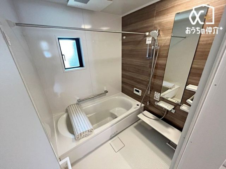 ���� ���������̂����ԂŃ����b�N�X�o�X�^�C���B�o�X�^�u�ɂ����Ċ����Ȃ���S�Ƒ̂����t���b�V���B����̔�������Ă���鐴�����̂���o�X���[���B