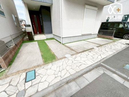  �J�[�X�y�[�X��2�䂠��B���]�Ԃ��߂�X�y�[�X�Ƃ��Ă����p���������܂��B���Ԃł̗��q�ɂ��Ή��ł��܂��I