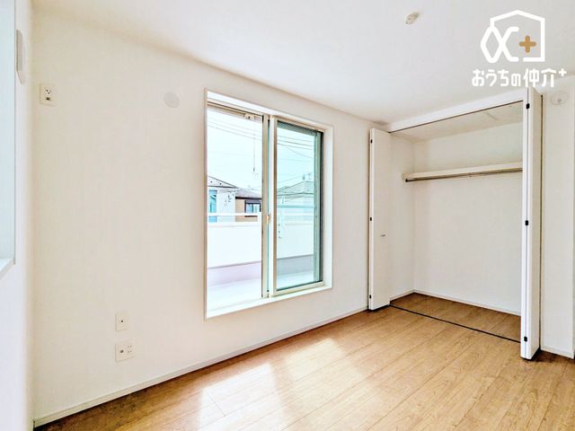 �Q�� �Q���ɃI�X�X����7���m���̗l�q�ł��B�N���[�[�b�g���t���Ă���A�Q��E�ߗޓ����L�x�Ɏ��[�\�ȐQ���ł��B