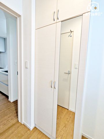 ���[ ���ւɂ̓V���[�Y�C���N���[�[�b�g���̗p�I�����ɂ͎������݂����Ȃ��O�V�їp�̂��������x�r�[�J�[�Ȃǂ�����������[�ł��܂��B