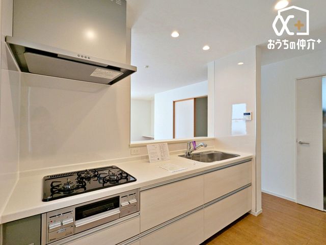 �L�b�`�� �����ɒ������ł��Ă��������͂��ǂ�3���R�����̃L�b�`���ł��B�������͖����̂��ƂȂ̂Ō����ǂ����������ł���̂͊������ł��ˁB