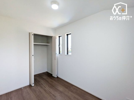 �q������ �q�������Ƃ��Ă��\���ȍL�������邨�����ł��B�Ƒ��X�̈��炬�̋�Ԃ��m�ۂł��A�v���C�x�[�g�ȃx�b�h���[���͕�炷���̊����ő���グ�������̂ł��B