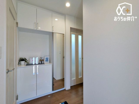 ���� ���ւɂ́A�V���[�Y�{�b�N�X�Ǝ��[�I�����ꂼ�ꂲ�����܂��B���֐�ɁA���o�����ɕK�v�ȃA�C�e�������낦�Ă�����̂����ꂵ���ł��ˁI