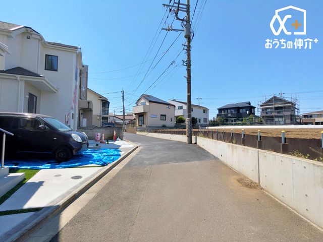 ���n�O�ώʐ^ ������悤�Ȑ��w�i�ɁA���X�ƘȂޓ@��́A���z�̉��b�𑶕��Ɏ󂯂�B�L�т₩�ŊJ���I�Ȓ��]�ƁA�����Ղ�ƍ~�蒍���z���ɁA�����ɏZ�܂��ґ�������Ǝ������Ē����܂�