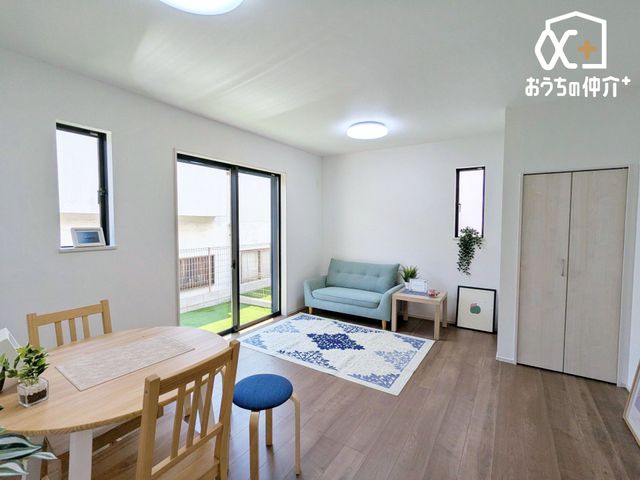 ���r���O �L���Ȍ����Ƃ炷���̏ꏊ�́A�������Ȃ���b���y���݁A�������Ƃ������Ԃ��߂����ꏊ�B�Ƒ��̓��킪���܂���؂ȋ�Ԃł��B