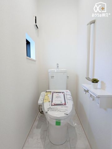 �g�C�� 1�K��2�K�ɂ��ꂼ��g�C����ݒu�B���̃o�^�o�^���鎞�ԑтɂ����ݍ������ƂȂ����K�ɂ��g�����������܂��ˁB