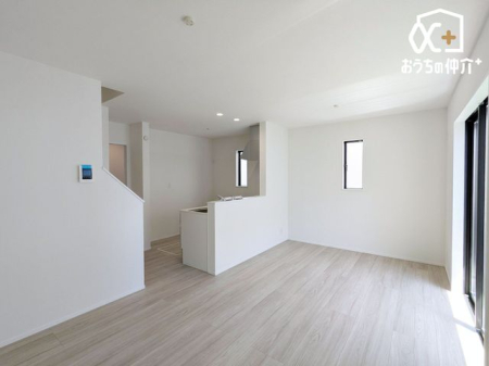 ���r���O �L���Ȍ����Ƃ炷���̏ꏊ�́A�������Ȃ���b���y���݁A�������Ƃ������Ԃ��߂����ꏊ�B�Ƒ��̓��킪���܂���؂ȋ�Ԃł��B