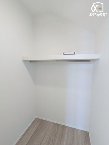 ���[ �E�H�[�N�C���N���[�[�b�g���������܂��B�G�ߕ��̗m����A�X�[�c�P�[�X�Ȃǂ̑�^�p�i���y�X���[�ł��A���L�����g�����������܂��B