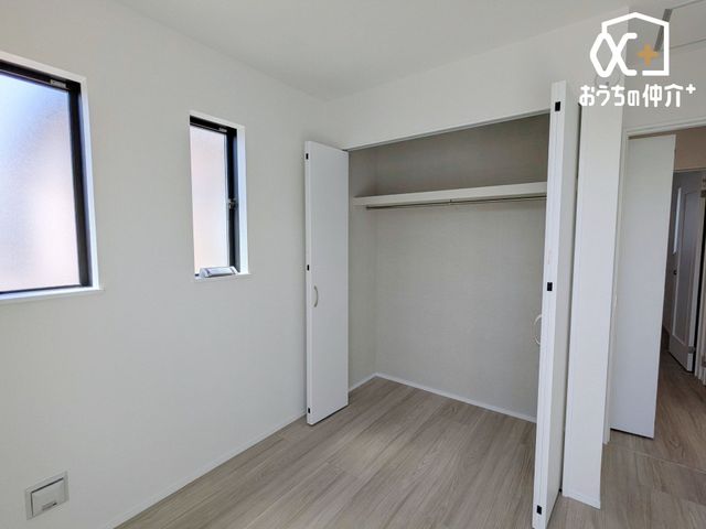 ���[ �������[�͂�����s�N���[�[�b�g�t�t���̂������ł��B�ߗށE���E�X�q�E�A�N�Z�T���[��G�߉Ɠd�Ȃǂ��܂Ƃ߂Ď��[�ł��A�������̍L���X�y�[�X���������A��������Ƃ�����Ԃ��ۂ���܂��B