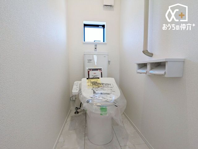 �g�C�� 1�K��2�K�ɂ��ꂼ��g�C����ݒu�B���̃o�^�o�^���鎞�ԑтɂ����ݍ������ƂȂ����K�ɂ��g�����������܂��ˁB