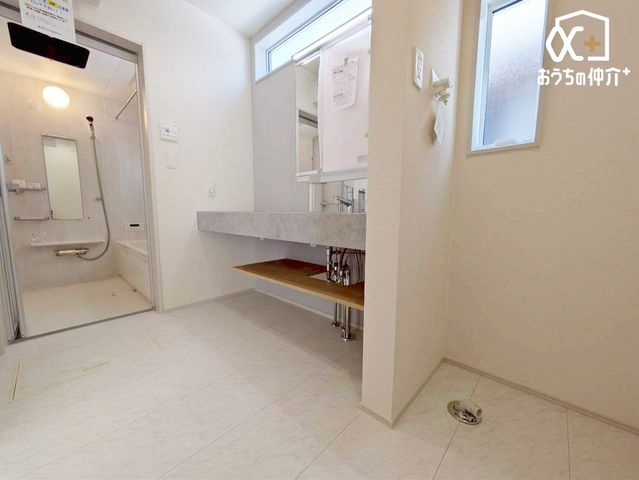 ���ʑ�E���ʏ� �`Wash room�`���̍Q�����������ԑтł��]�T�������Ďx�x�ł���L���p�E�_�[���[���B���������[���L�x�Ȃ̂Ō����ڂ��X�b�L���Ɛ������ڂł��܂��B