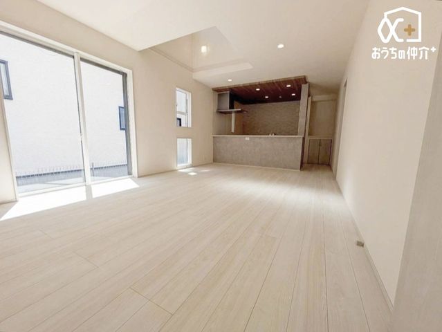 ���r���O �`Living�`�������������͋C��LDK�B�̂�т肭�낮�\�t�@��A���H�����y���ރ_�C�j���O�Z�b�g��u���Ă��������͂���܂���B