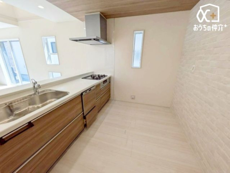 �L�b�`�� �`Kitchen�`�����g���L�b�`�������炱���A�H���̏������y�������ԂɁA�Z�������ł��X���[�Y�ɖ��ʂȂ���Ƃł���A���������ȒP�ɂł���ȂǁA�������y��������L�b�`���X�y�[�X�Ɏd�グ�܂����B