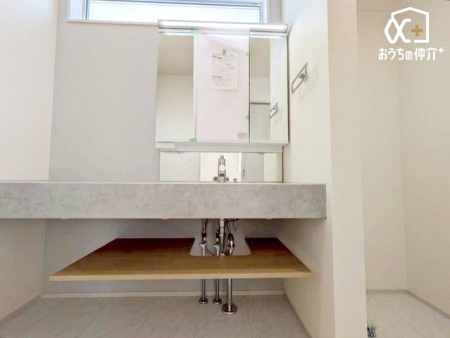 ���ʑ�E���ʏ� �`Wash room�`���̍Q�����������ԑтł��]�T�������Ďx�x�ł���L���p�E�_�[���[���B���������[���L�x�Ȃ̂Ō����ڂ��X�b�L���Ɛ������ڂł��܂��B