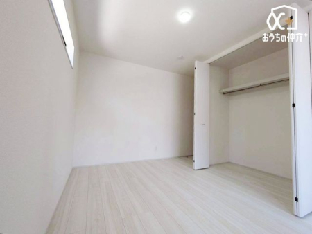 �Q�� �傫�ȃN���[�b�g�̂���Q���ł��B��R�̗m���Ȃǂ����[�ł��܂��B