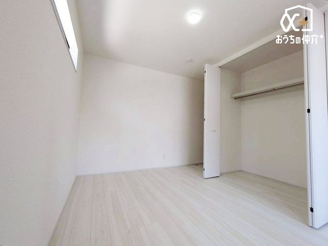 �Q�� �傫�ȃN���[�b�g�̂���Q���ł��B��R�̗m���Ȃǂ����[�ł��܂��B