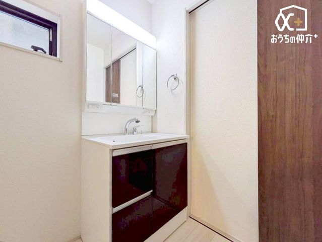 ���ʑ�E���ʏ� �`Wash room�`���̍Q�����������ԑтł��]�T�������Ďx�x�ł���L���p�E�_�[���[���B���������[���L�x�Ȃ̂Ō����ڂ��X�b�L���Ɛ������ڂł��܂��B