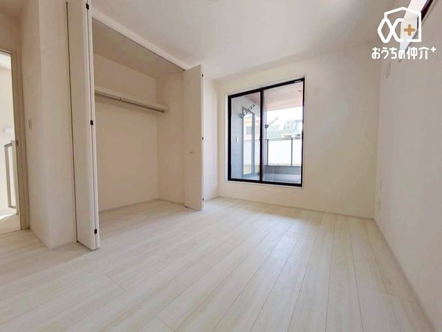 �Q�� �傫�ȃN���[�b�g�̂���Q���ł��B��R�̗m���Ȃǂ����[�ł��܂��B