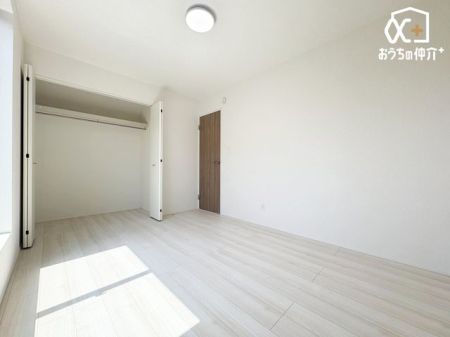 ���r���O -