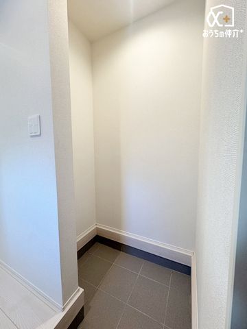 ���[ �i�y�Ԏ��[�t���j���։��ɓy�Ԏ��[�����邱�Ƃɂ��A�A�E�g�h�A�p�i��x�r�[�J�[�ȂǗl�X�ȗp�r�Ŏ��[�ł��܂��B