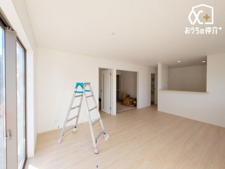 ���r���O -