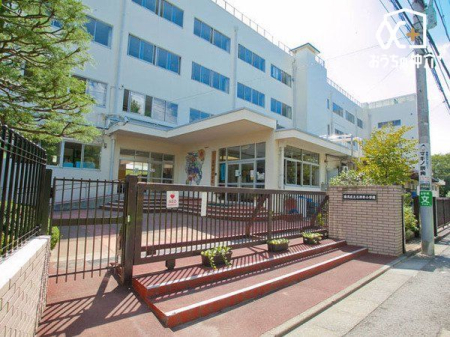 ���ӊ� ���n�旧�ΐ_�䏬�w�Z �k��14���B�ߘa5�N���_�ŊJ�Z�P�S�X�N���}���A����܂łɂP�R�V�W�W���̎��������Ƃ��Ă��܂��B 1100m