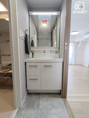 ���ʑ�E���ʏ� �O�ʋ��̎d�l�ɂȂ��Ă���܂��̂ŁA���Ƒ������ꏏ�ɂȂ��Ă����̎x�x�����₷���Ȃ��Ă���܂��B���̗��͎��[�ɂȂ��Ă��萶�����������Ȃ��X�^�C���b�V���Ȑ��ʑ�𐥔񂲊��\�������B