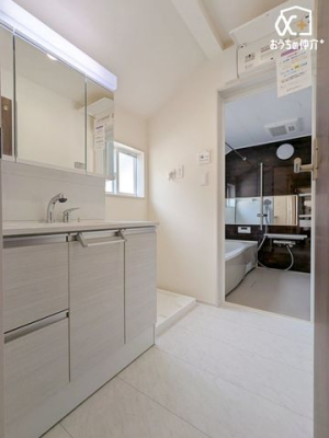 ���ʑ�E���ʏ� �������̂�����ʁ����󁕒E�߃X�y�[�X�ł��B��Ƃ�̂����Ԃł����C���̂����ւ����炭�炭�ł��B