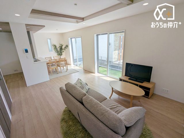 ���r���O ������̑傫�ȑ����炽���Ղ�z�����������ޖ��邢���r���O�B�Ƒ��c���⃊���b�N�X�^�C���ɍœK�ȊJ�������ӂ���Ԃł��B