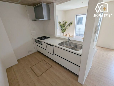 �L�b�`�� �L�b�`������̓��r���O�S�̂����n����Ԏ��ł��B���q�l���V�ԗl�q�������Ȃ���̂�������_�C�j���O�e�[�u���Ŋw�K���邨�q�l�ɂ�����ƃA�h�o�C�X���ł���݌v�ł��B