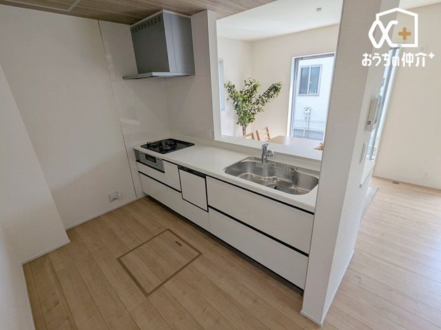 �L�b�`�� �L�b�`������̓��r���O�S�̂����n����Ԏ��ł��B���q�l���V�ԗl�q�������Ȃ���̂�������_�C�j���O�e�[�u���Ŋw�K���邨�q�l�ɂ�����ƃA�h�o�C�X���ł���݌v�ł��B