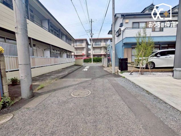 ���n�O�ώʐ^ ������悤�Ȑ��w�i�ɁA���X�ƘȂޓ@��́A���z�̉��b�𑶕��Ɏ󂯂�B�L�т₩�ŊJ���I�Ȓ��]�ƁA�����Ղ�ƍ~�蒍���z���ɁA�����ɏZ�܂��ґ�������Ǝ������Ē����܂�