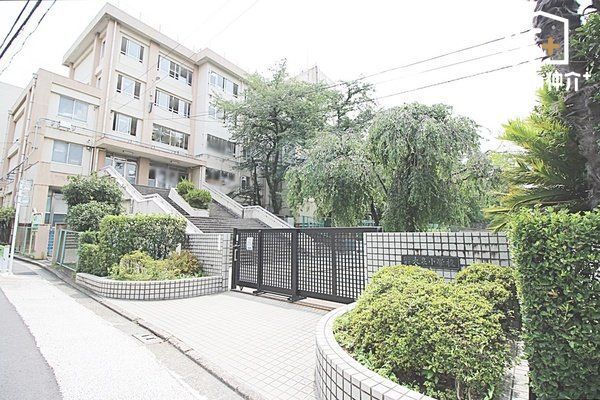 ���ӊ� ���n�旧��򏬊w�Z �k��4���B��l��l���l�Ƃ��Ď������A�Љ�̈���Ƃ��Ă��ꂼ��̕���ł����܂������������Ă������߂̋���𐄐i���Ă܂��B 270m