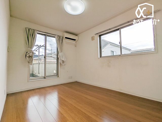 �q������ �q�������ɃI�X�X���ȗm���̗l�q�ł��B�o���R�j�[�ɖʂ��Ă��邽�ߊ��C�����₷���B���邳���\���Ȃ������ł��B