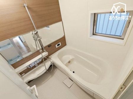 ���� �o�X���[���Ń����b�N�X�o�X�^�C���B�o�X�^�u�ɂ����Ċ����Ȃ���S�Ƒ̂����t���b�V���B����̔�������Ă���鐴�����̂���o�X���[���B