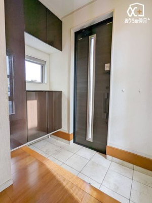 ���� �����t���̃V���[�Y�{�b�N�X�t���ł��B�C�⏬��������������[�ł���̂ŁA���ւ��X�b�L�����������̐g�x�x�����K�ɂȂ�܂��B