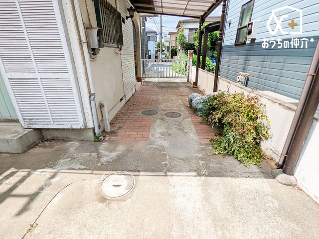 ���̑� �J�[�X�y�[�X�̗l�q�B�Ԓʂ�̏��Ȃ��O�ʓ��H�ł��Ԃ̏o����������N���N�ł��B