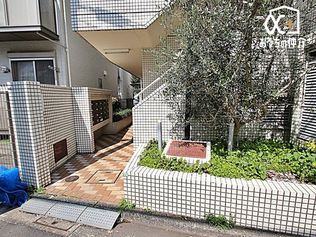 ���� �O���猩�����ւ܂��̗l�q�ł��B���񌻒n�ɑ����^��ł��������������������B