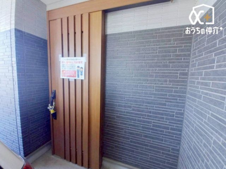 ���� �O���猩�����ւ܂��̗l�q�ł��B���񌻒n�ɑ����^��ł��������������������B