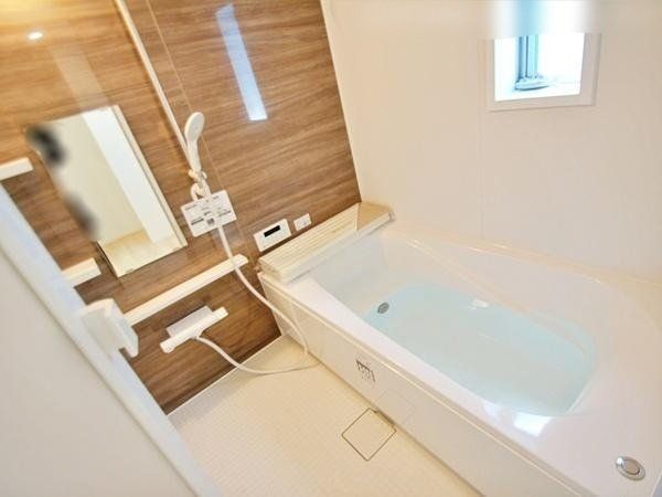 ���� �o�X���[���Ń����b�N�X�o�X�^�C���B�o�X�^�u�ɂ����Ċ����Ȃ���S�Ƒ̂����t���b�V���B����̔�������Ă���鐴�����̂���o�X���[���B