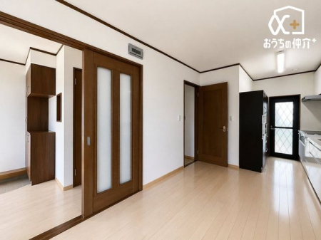 ���r���O ��AI�摜�����ɂ��󎺏�Ԃ��C���[�W�����ʐ^�ł��B���t�H�[�����𑽐��ŁA������ς��Y��ł��B