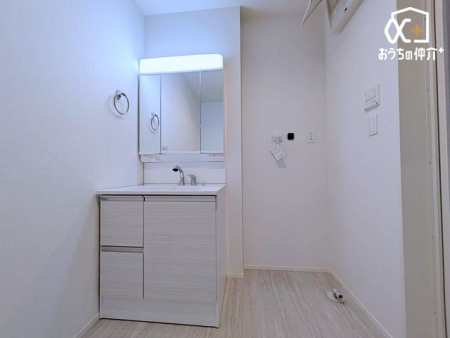 ���ʑ�E���ʏ� �`Wash room�`�O�ʋ��^�C�v�̐��ʉ��ϑ�ł��B���̗�������o���ɂ���������[�ł���̂ŃX�^�C���b�V���ȋ�Ԃ�ۂĂ܂��I