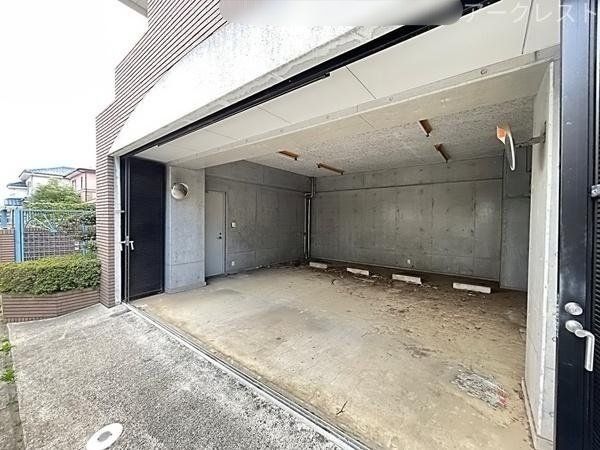  �V���b�^�[�K���[�W