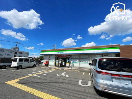 ���ӊ� �t�@�~���[�}�[�g������a�c�X �k��10���B4���ԉc�ƂȂ̂ŁA�}�Ȃ��������ɂ��֗��ł��B���H����y�����p�i��̔����Ă���܂��B���ԏ�G�L 740m