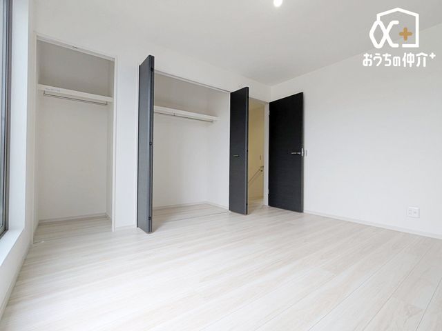 �Q�� �Q���ɃI�X�X���ȂV���m���̗l�q�ł��B�N���[�[�b�g���t���Ă���A�Q��E�ߗޓ����L�x�Ɏ��[�\�ȐQ���ł��B