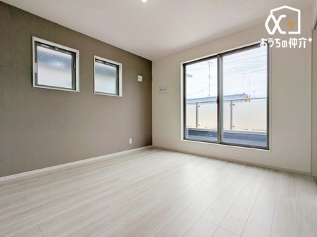 �Q�� �����������炩���������ގ�Q���B�����������ؖڂƔ��ǂ��S�n�悭�A���[�[���B�x�b�h��f�X�N���u����L���ŁA�Â��Ȏ��Ԃ���ވꎺ�B���͑u�₩�ȕ����ʂ�A��͂������x���ł��܂��B