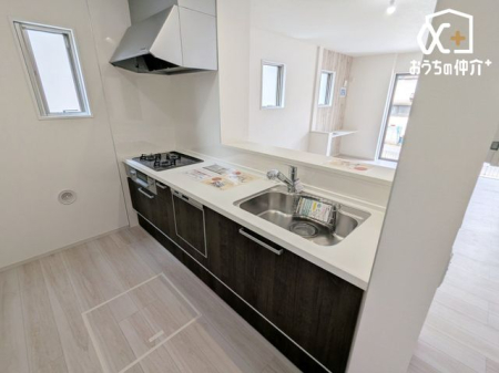 �L�b�`�� �L�b�`������̓��r���O�S�̂����n����Ԏ��ł��B���q�l���V�ԗl�q�������Ȃ���̂�������_�C�j���O�e�[�u���Ŋw�K���邨�q�l�ɂ�����ƃA�h�o�C�X���ł���݌v�ł��B