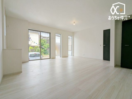 ���r���O �`Living�`�����݂̂���i�`�������e�C�X�g��LDK�B�̂�т肭�낮�\�t�@�₨�H�����y���ރ_�C�j���O�Z�b�g��u���Ă��������͂���܂���B